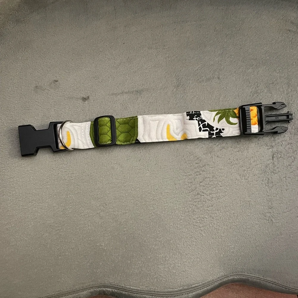 Brand new Hawaiian Green White Yellow Dog Collar Size 8-12”.